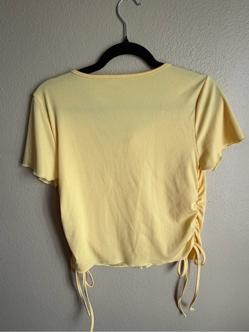 Yellow Ruched Button-Front Crop Top - Picture 2 of 2
